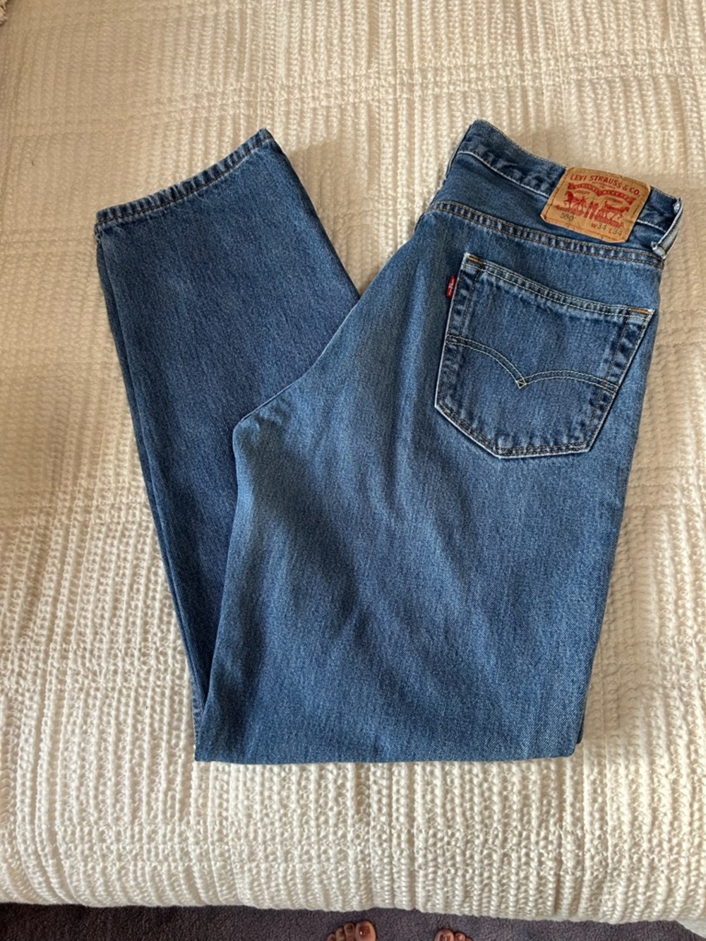 Levi's 550 Men's Medium Blue Straight-Leg Relaxed Fit Jeans